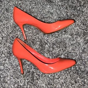 Coach, Coral Heels